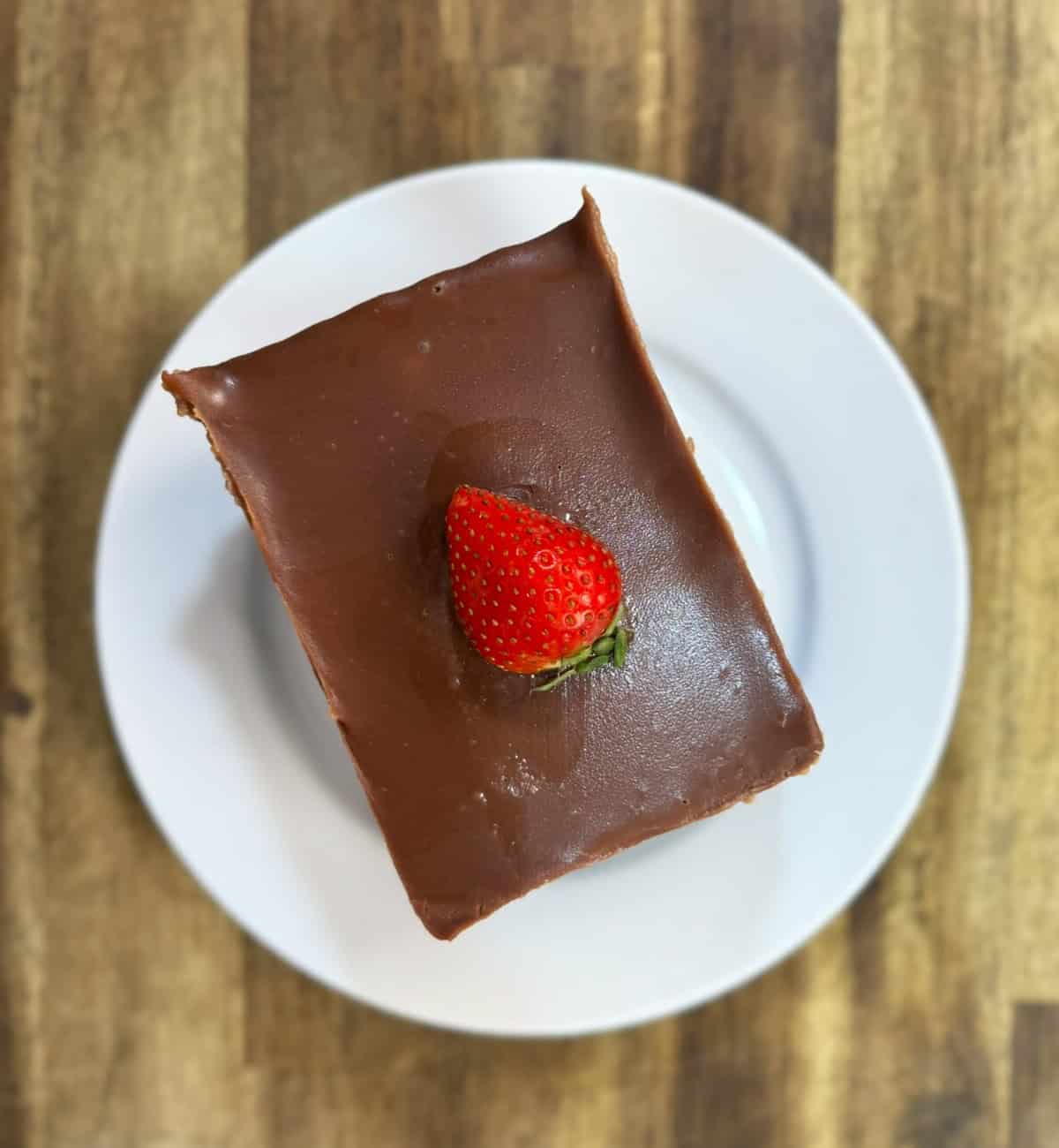 top view sokolatina with strawberry garnish